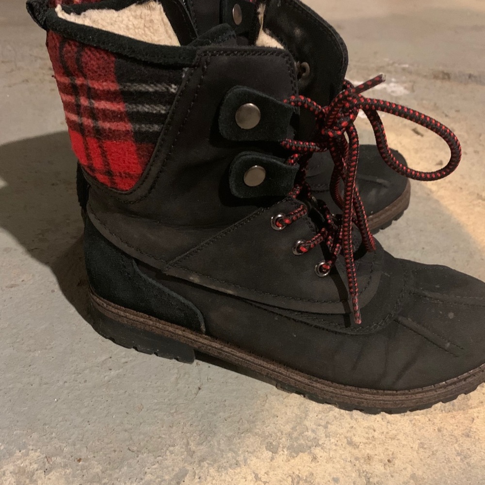 Waterproof plaid winter boots size 8.5
